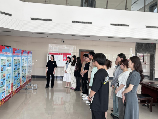 外国语学院学生党支部开展中央八项规定精神学习教育主题党日活动
